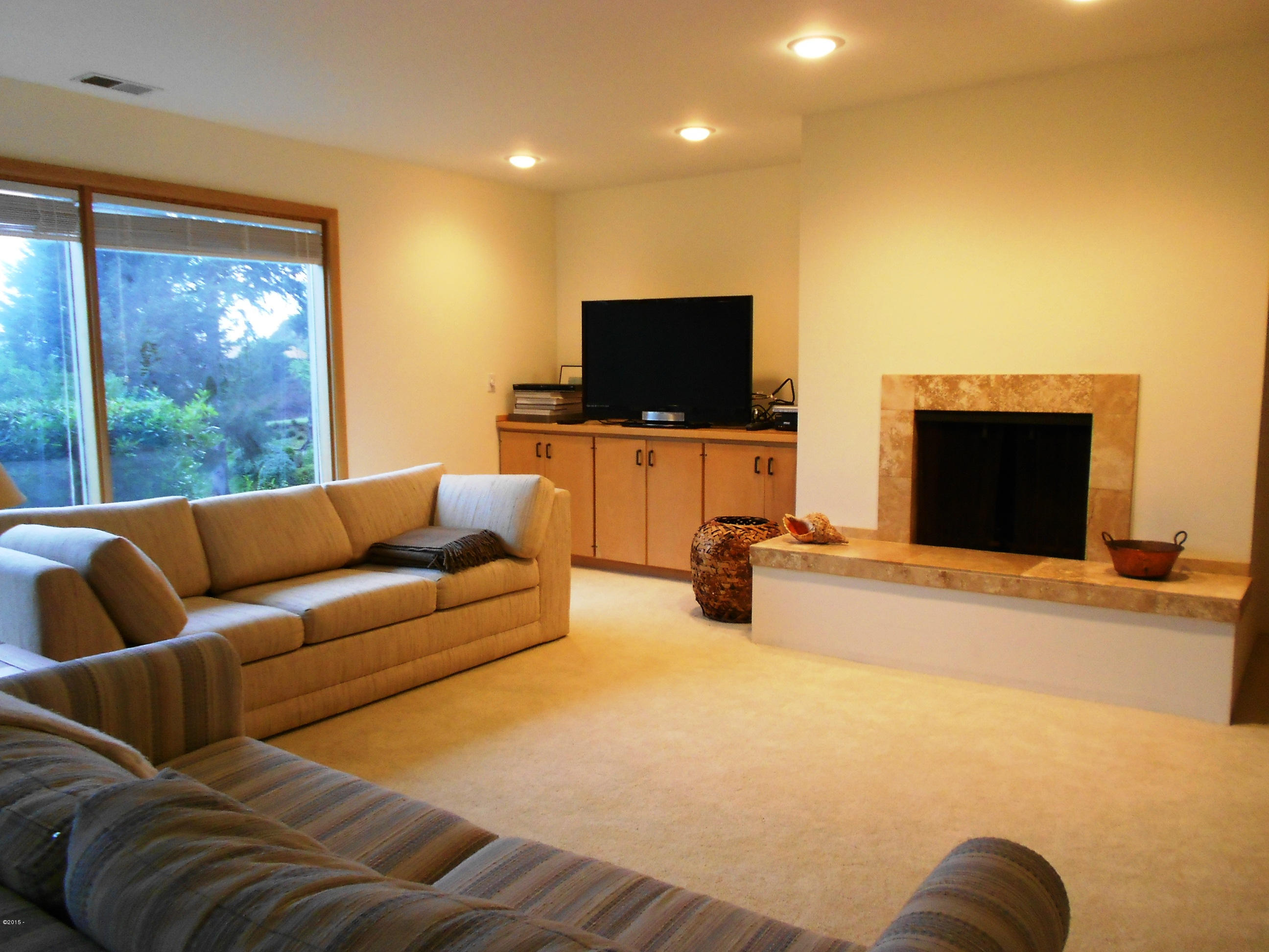6 Ridge Crest Road Gleneden Beach, OR 97388 - Photo 20 of 40 Interior