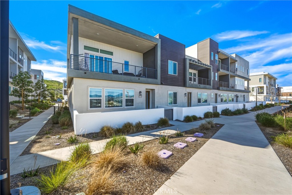 26767 Laurel Mountain Loop Valencia, CA 91381 - Photo 2 of 43 a front view of a house with swimming pool