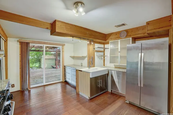 $1,600 | 439 Devonshire Drive, San Antonio, TX 78209