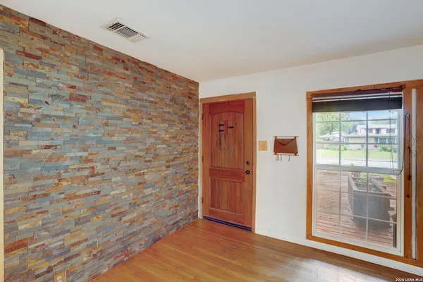 $1,600 | 439 Devonshire Drive, San Antonio, TX 78209