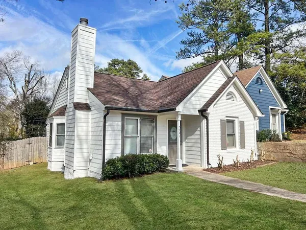 a view of a house with a yard and plants