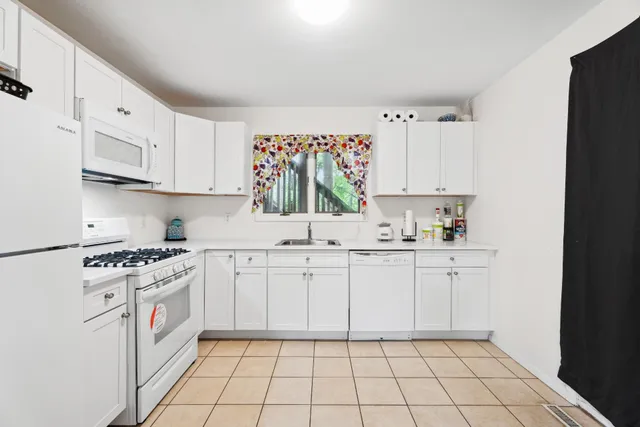 $1,100,000 | 1806 County Road 39, Southampton, NY 11968