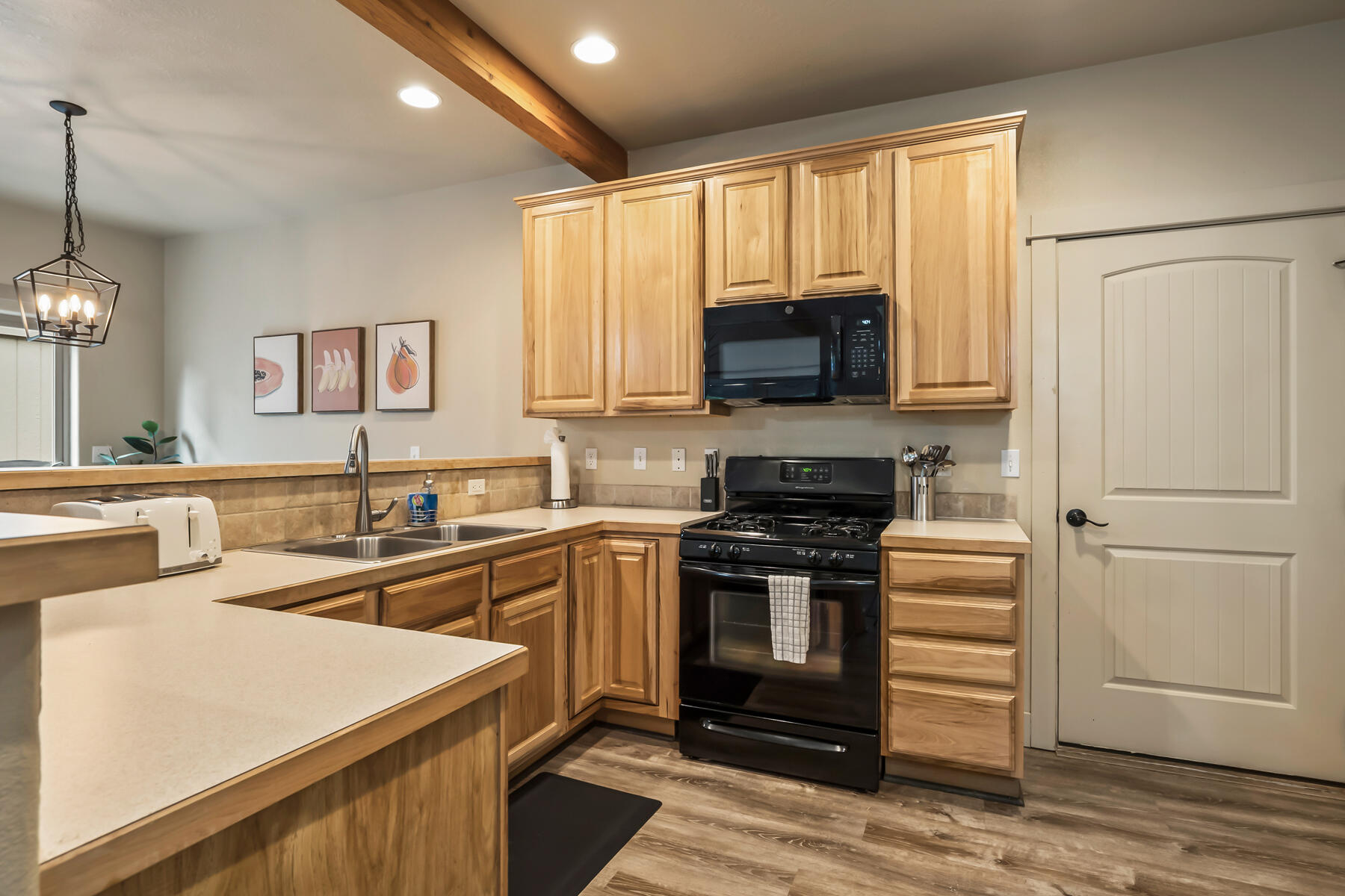 20184 Merriewood Lane Bend, OR 97702 - Photo 13 of 37
