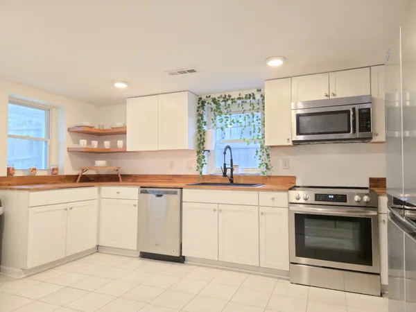 $2,200 | 409 B McIver Street, Nashville, TN 37211
