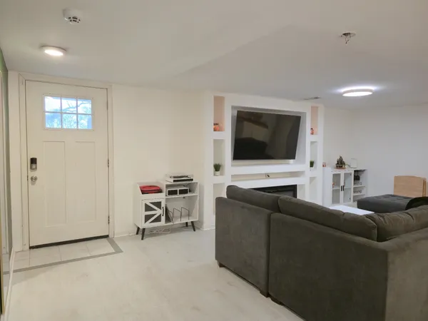$2,200 | 409 B McIver Street, Nashville, TN 37211