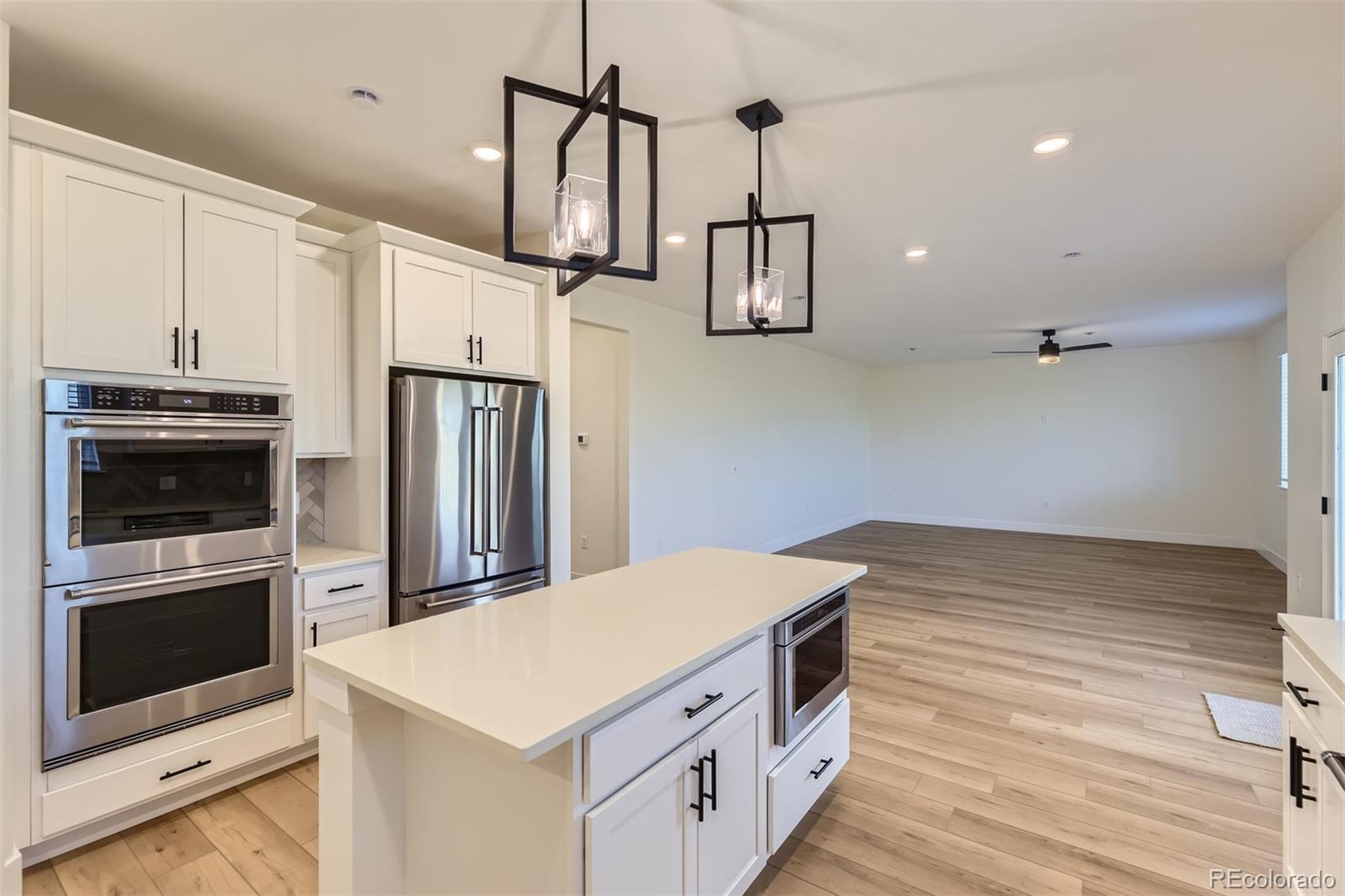 42972 Colonial Trail Elizabeth, CO 80107 - Photo 6 of 27 a kitchen with a stove a refrigerator and a oven