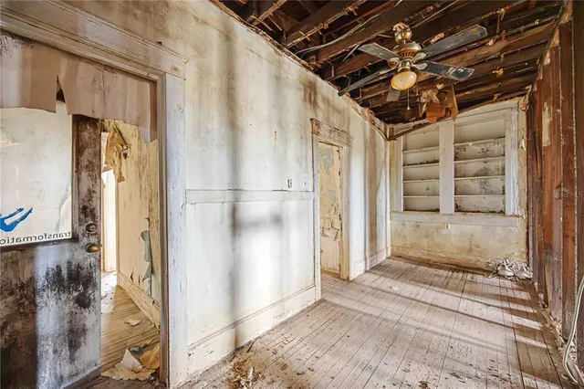 a view of a entryway of the house