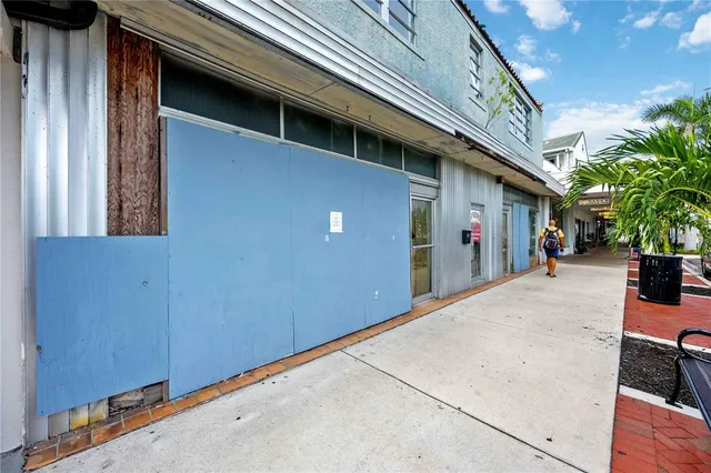 a view of entryway and hall