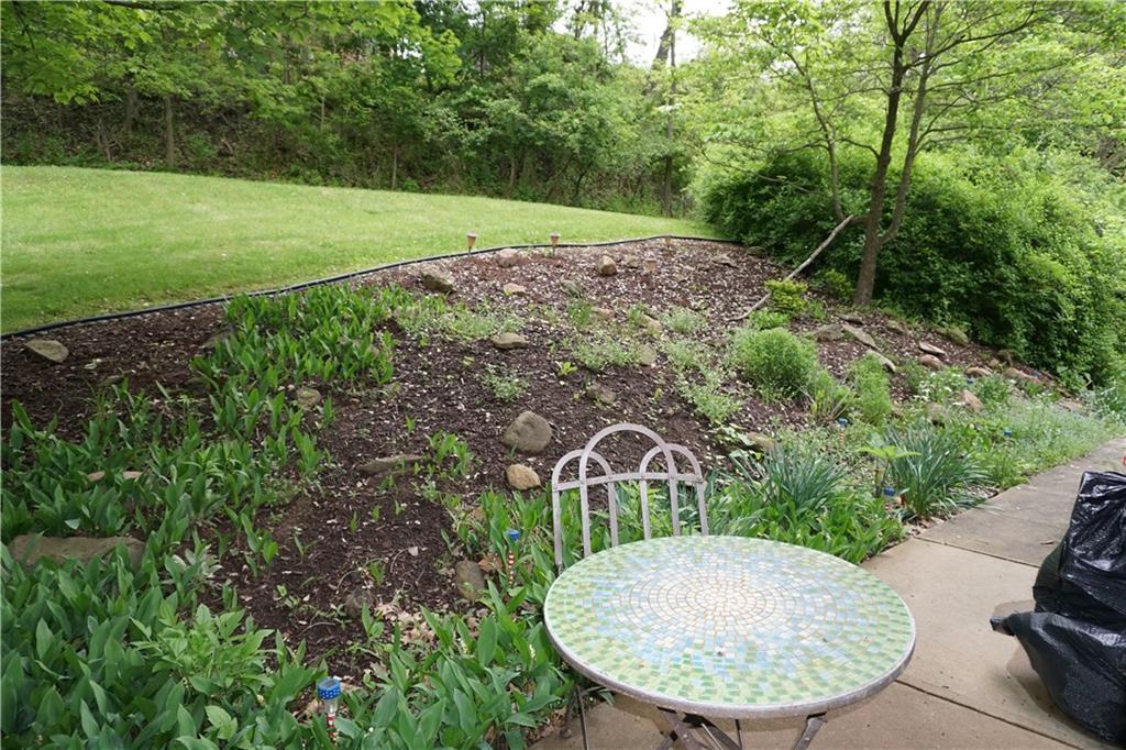 226 Soose Road Pittsburgh, PA 15209 - Photo 3 of 25 Gallery Image 3