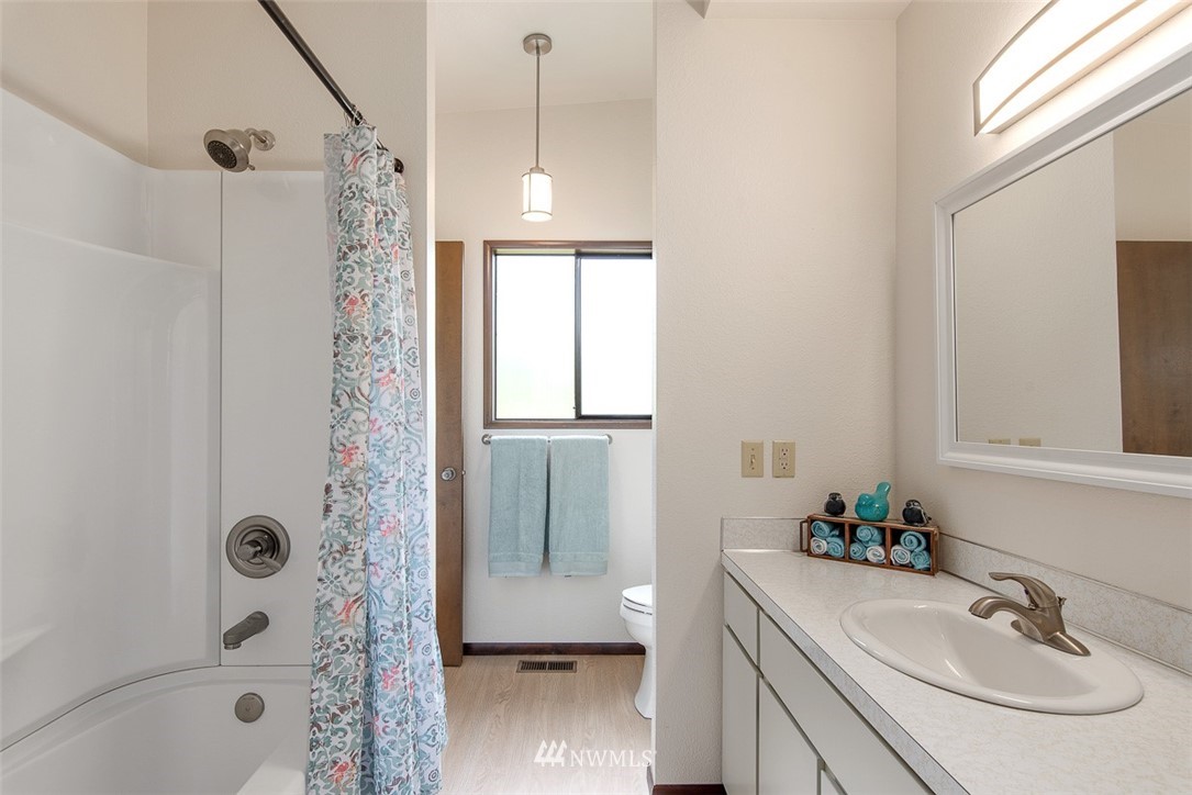 3235 Bay Road Ferndale, WA 98248 - Photo 14 of 40 a bathroom with a sink a tub and a mirror