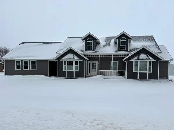 $351,000 | 308 South Range Road, Springfield, MN 56087