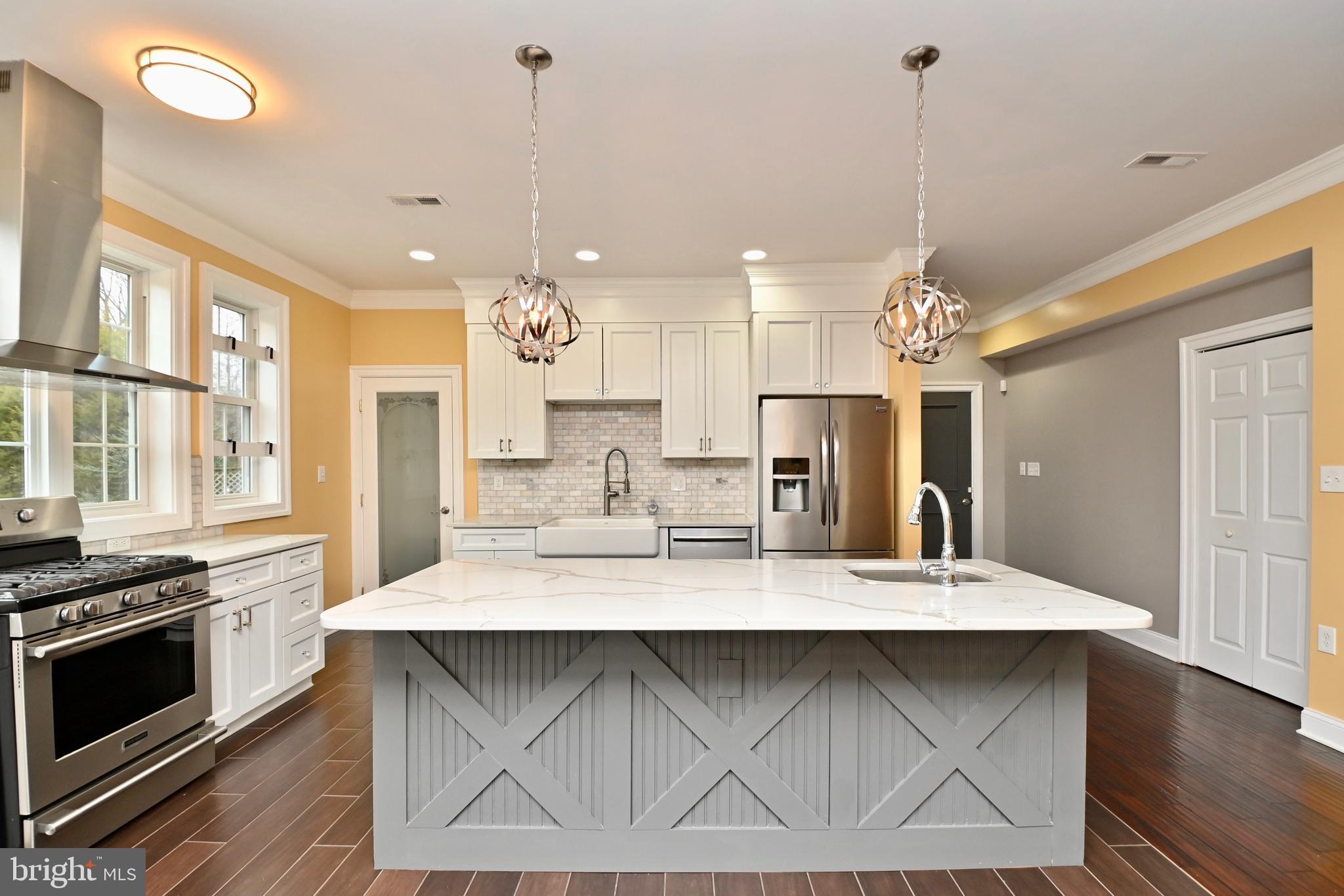 8018 Fordson Road Alexandria, VA 22306 - Photo 14 of 54 Breakfast bar