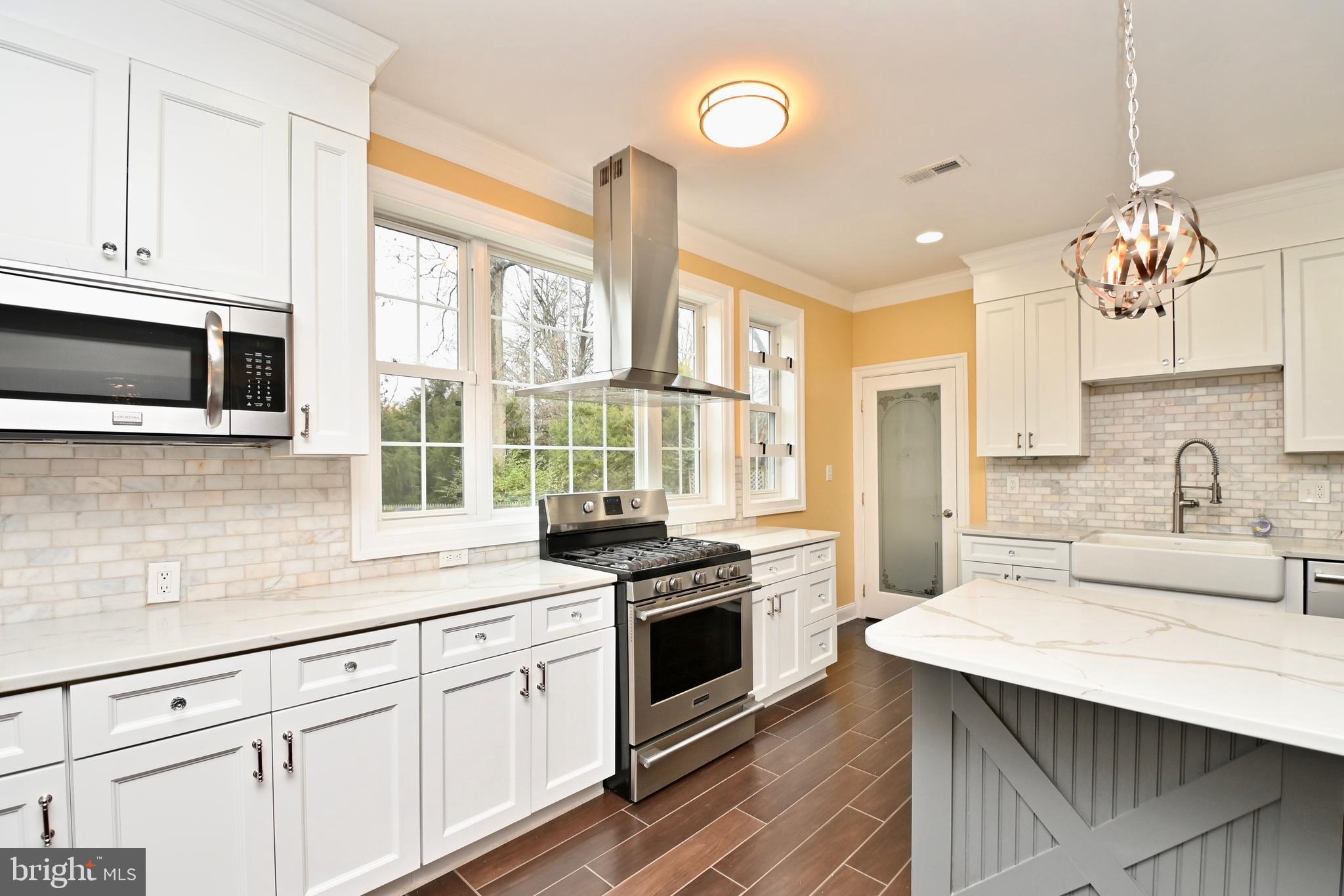 8018 Fordson Road Alexandria, VA 22306 - Photo 20 of 54 Cabinet space no problem