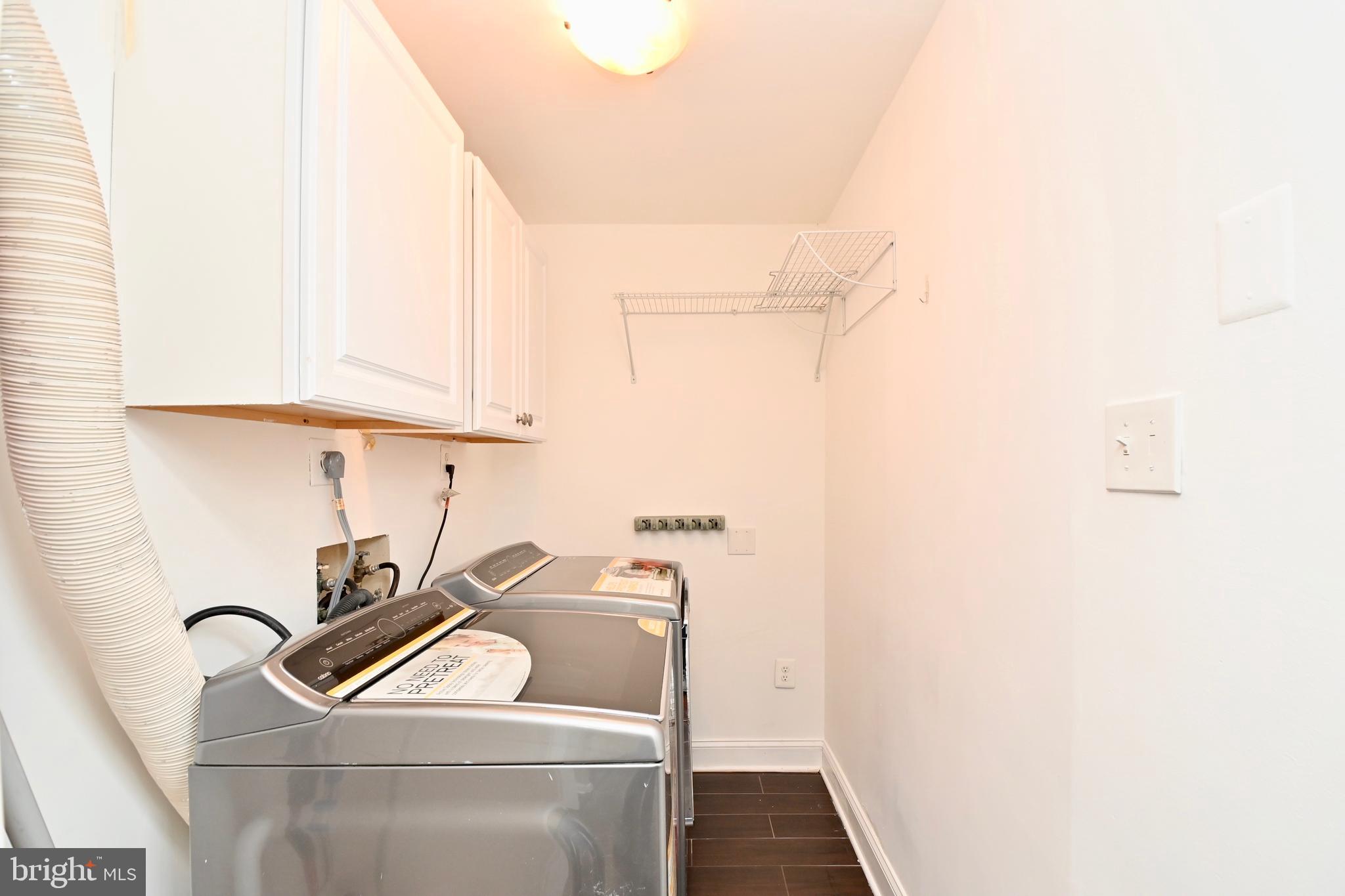 8018 Fordson Road Alexandria, VA 22306 - Photo 29 of 54 Main level Full size upgraded W&D