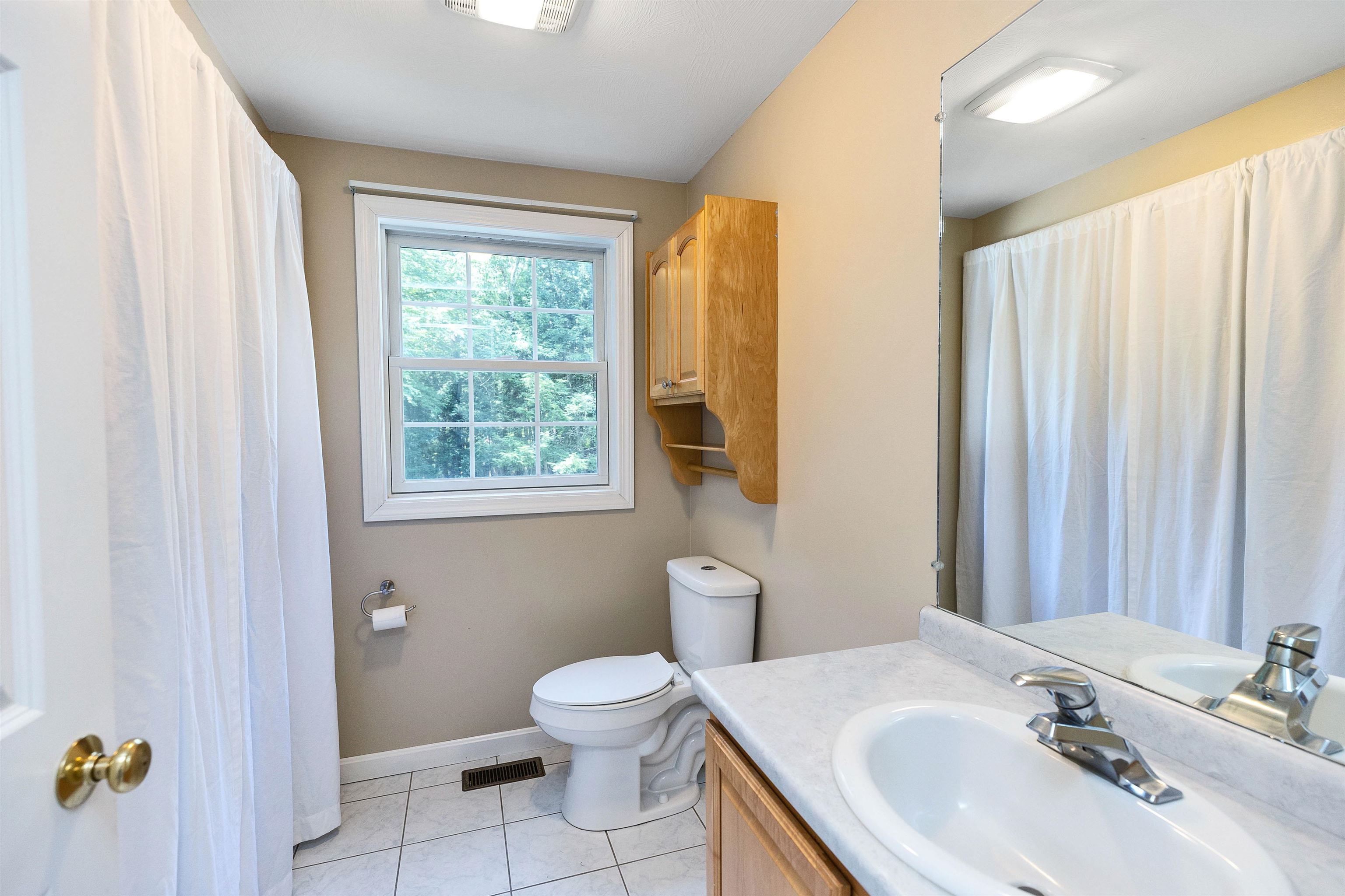 31 Breakneck Road Hudson, NH 03051 - Photo 8 of 40