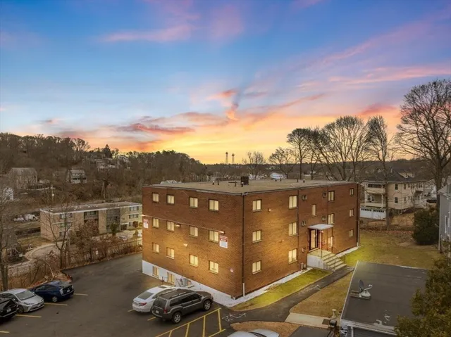 $2,100 | 141 Commercial Street, Unit 9, Braintree, MA 02184