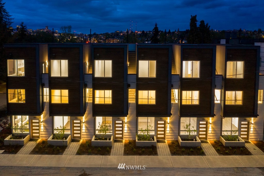 1810 South State Street Seattle, WA 98144 - Photo 2 of 25 Gallery Image 2