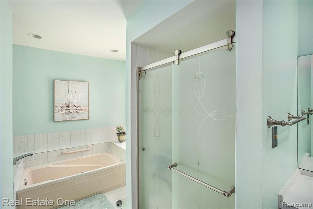 36508 Valley Ridge Drive Farmington Hills, MI 48331 - Photo 17 of 29