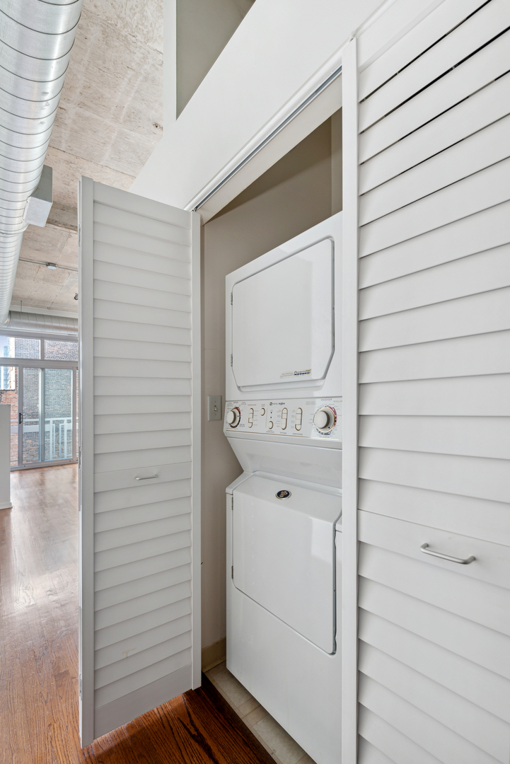 933 West Van Buren Street, Unit 824 Chicago, IL 60607 - Photo 12 of 18 a view of front door