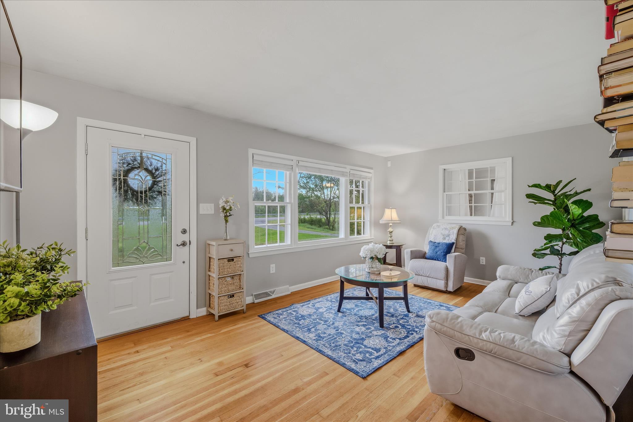 6717 Middle Road Middletown, VA 22645 - Photo 7 of 58 Living Room
