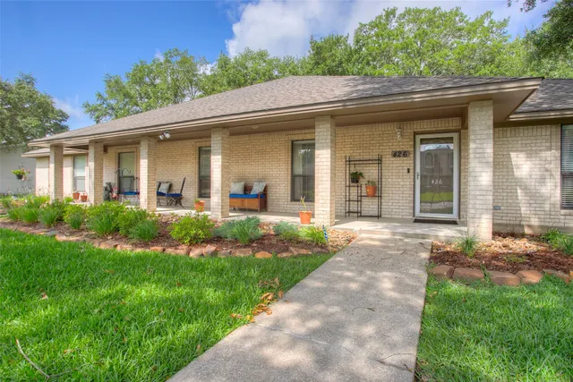 $395,000 | 426 Brook Hollow Drive, Huntsville, TX 77340