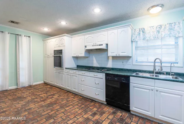 $1,800 | 101 South Wakefield Drive, Lafayette, LA 70503