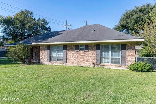 $1,800 | 101 South Wakefield Drive, Lafayette, LA 70503