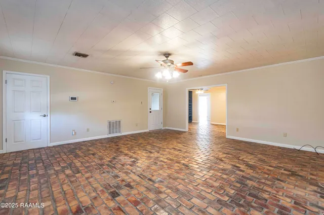 $1,800 | 101 South Wakefield Drive, Lafayette, LA 70503