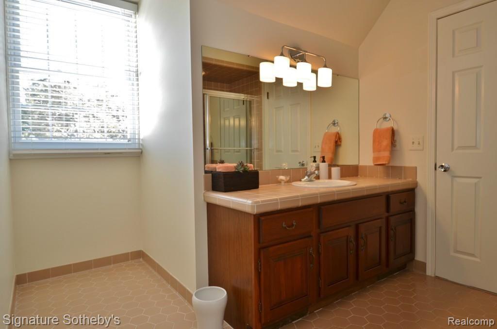 133 Chalmers Drive Rochester Hills, MI 48309 - Photo 26 of 35