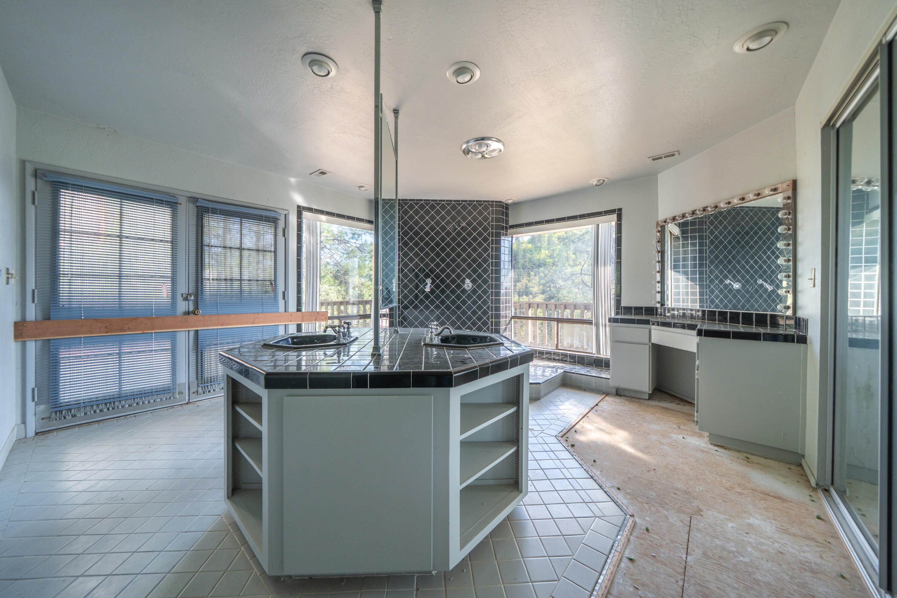 12852 Walker Ridge Drive Redding, CA 96003 - Photo 25 of 49 12852 Walker Ridge Dr-31