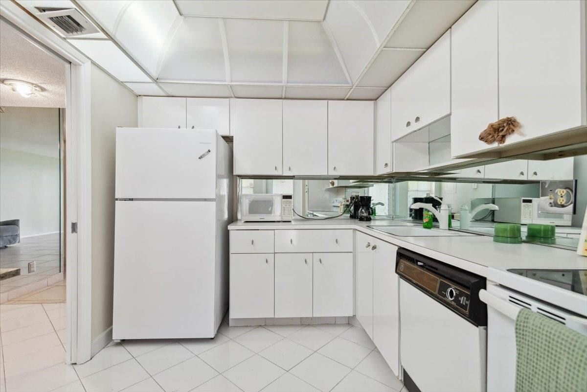 3080 North Course Drive, Unit 102 Pompano Beach, FL 33069 - Photo 5 of 18 Photo 5