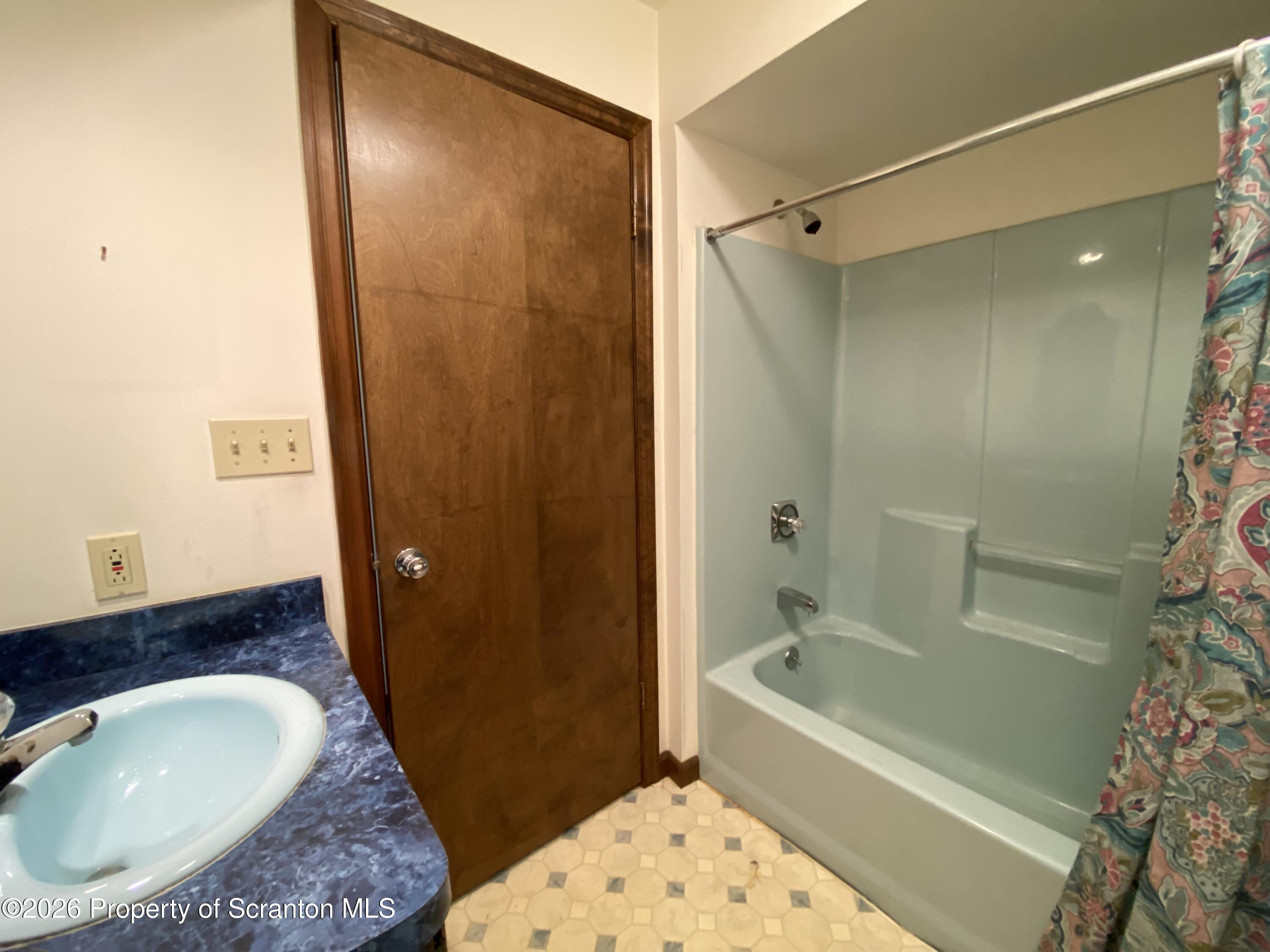 1303 Ridgewood Avenue Scranton, PA 18505 - Photo 14 of 57 a bathroom with a tub and sink