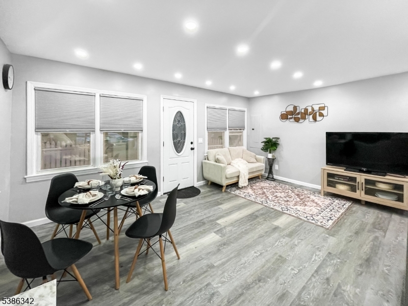 208 Fayette Avenue Wayne, NJ 07470 - Photo 2 of 23