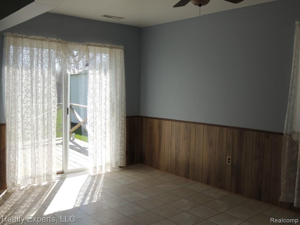 45171 Judd Road Belleville, MI 48111 - Photo 9 of 28
