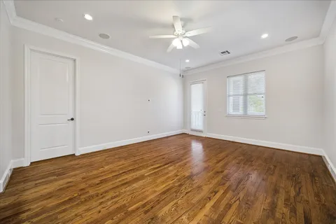 $260,000 | 58 Briar Hollow Lane, Unit 203, Houston, TX 77027