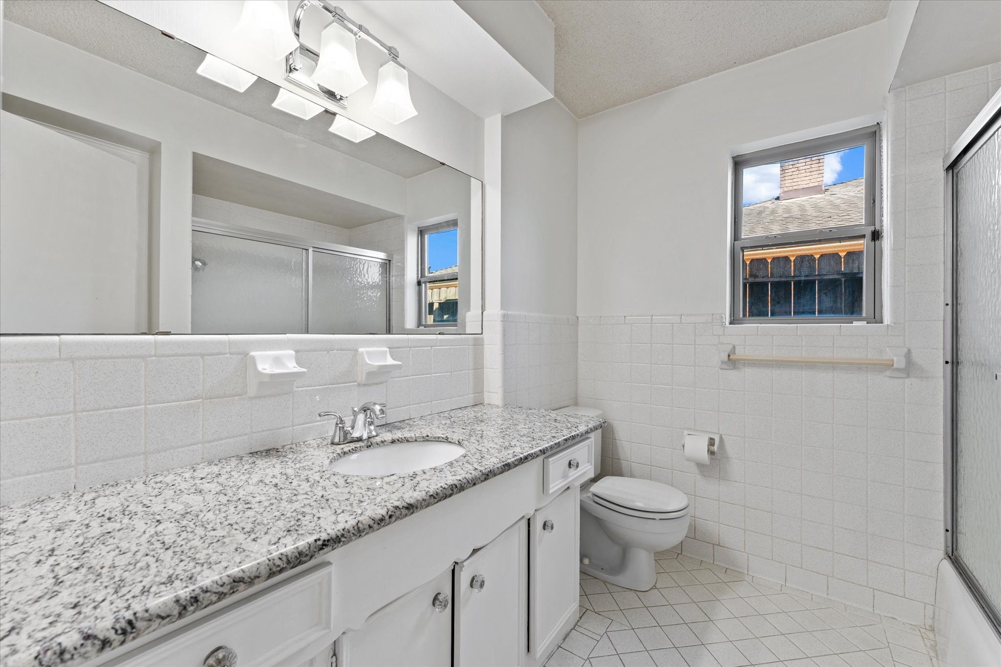 983 West Donovan Street Houston, TX 77091 - Photo 34 of 46 Guest bath with granite countertops and freshly painted