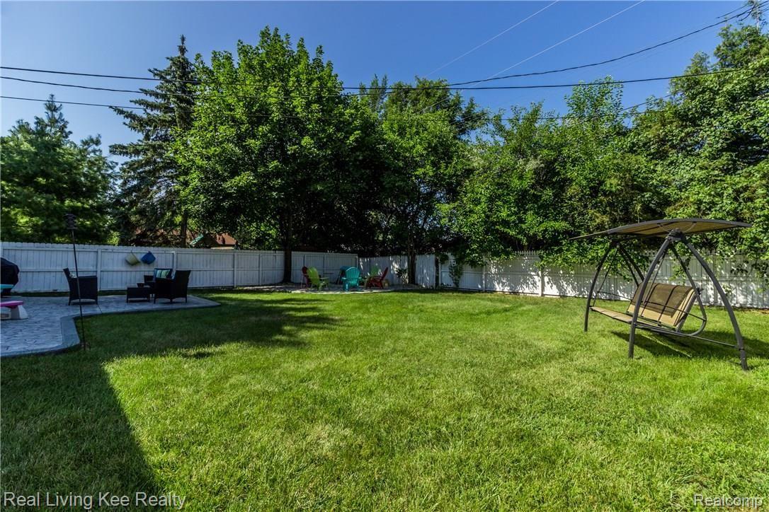 2690 Longview Avenue Rochester, MI 48307 - Photo 25 of 26 51 back yard from house.jpg