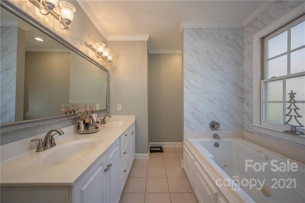 280 Honeysuckle Drive Rutherfordton, NC 28139 - Photo 10 of 39 Gallery Image 10