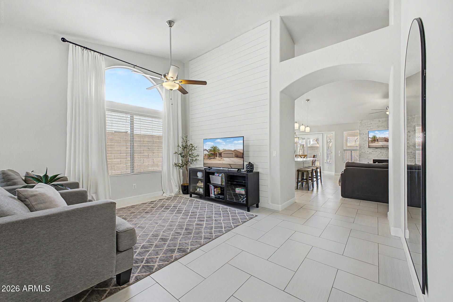 5975 West Alameda Road Glendale, AZ 85310 - Photo 6 of 49 Living room