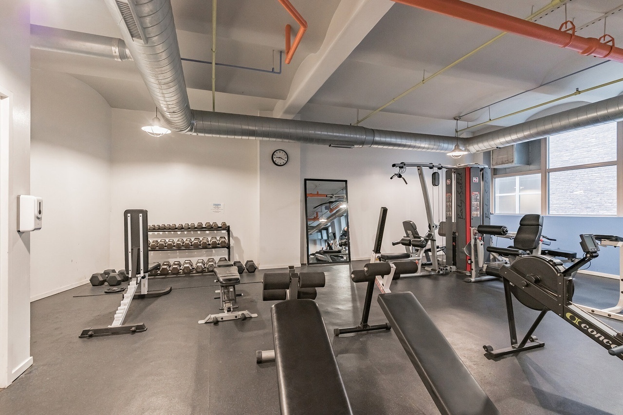 500 South Clinton Street, Unit 722 Chicago, IL 60607 - Photo 19 of 21 a view of a room with gym equipment