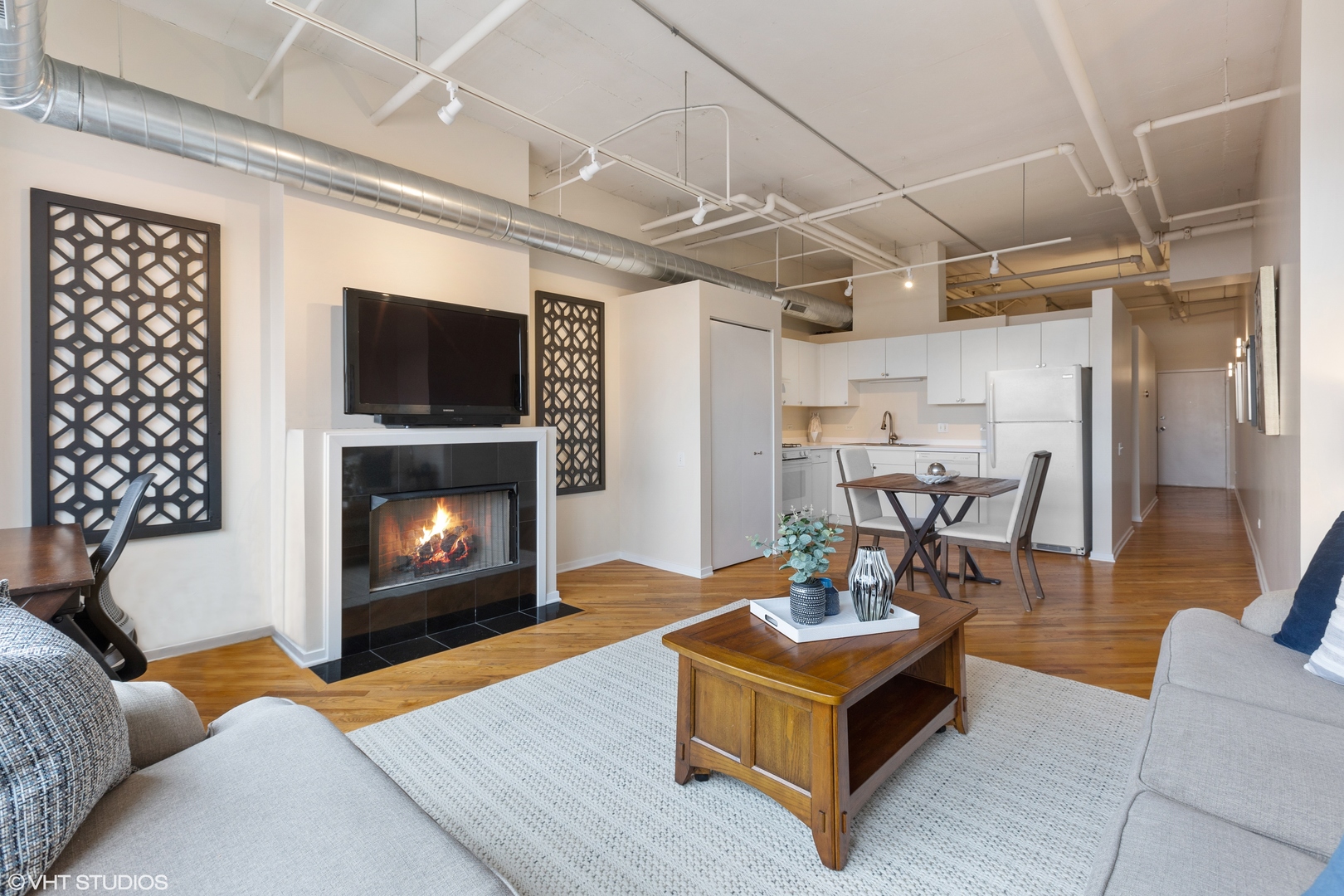 500 South Clinton Street, Unit 722 Chicago, IL 60607 - Photo 5 of 21 a living room with furniture and a fireplace