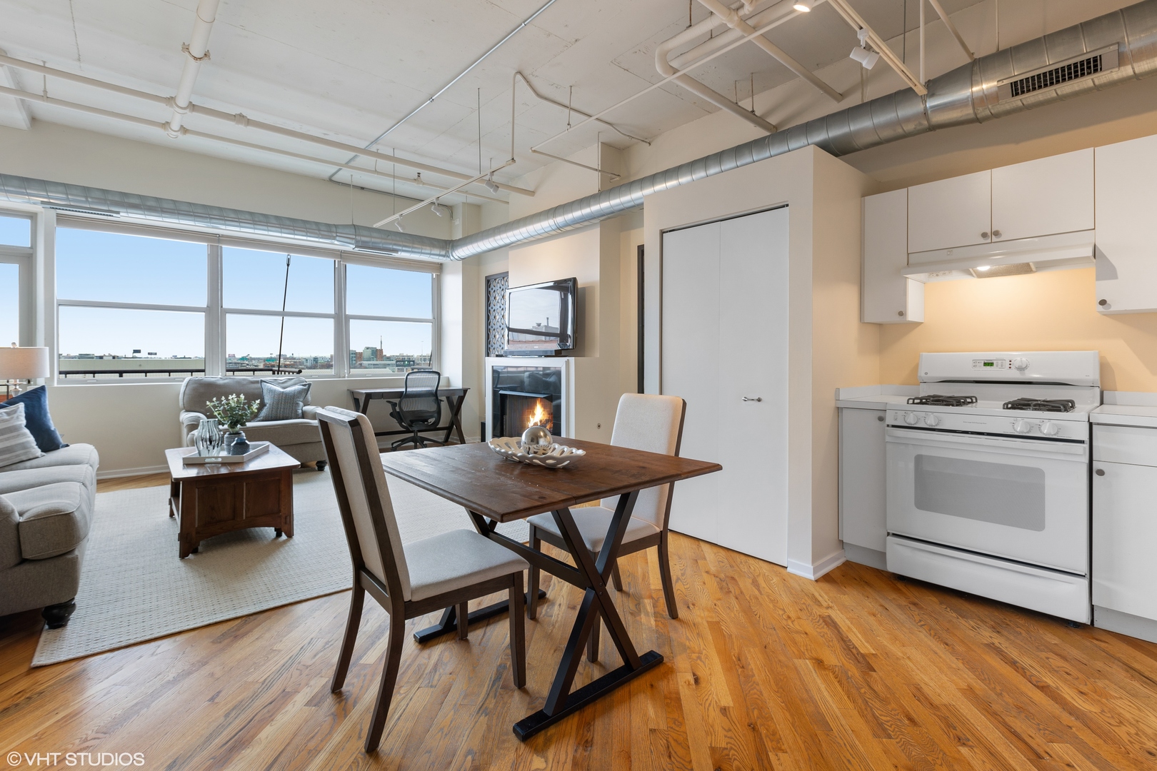 500 South Clinton Street, Unit 722 Chicago, IL 60607 - Photo 7 of 21 a view of a dining room with furniture window and outside view