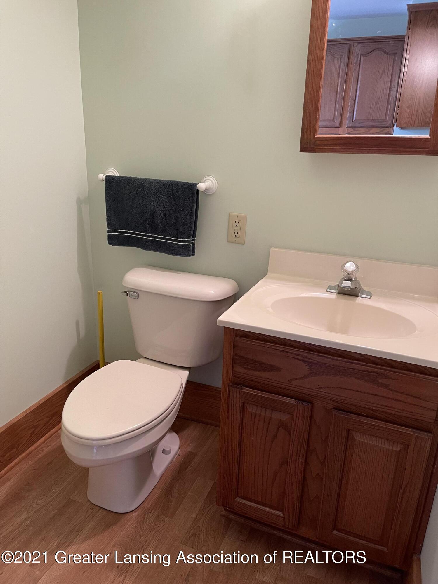 2323 Strathmore Road Lansing, MI 48910 - Photo 13 of 24 IMG_7598