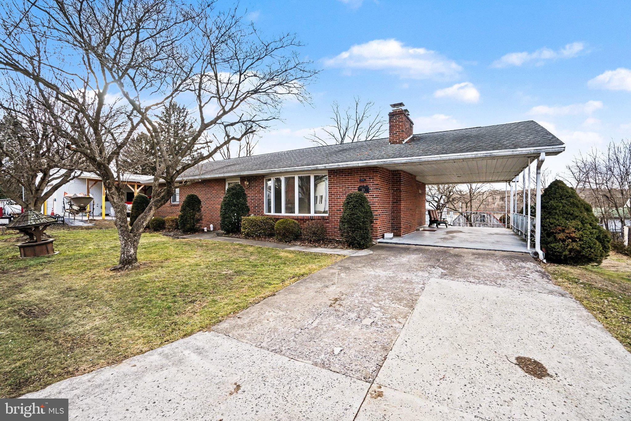 105 Chestnut Street Halifax, PA 17032 - Photo 2 of 28