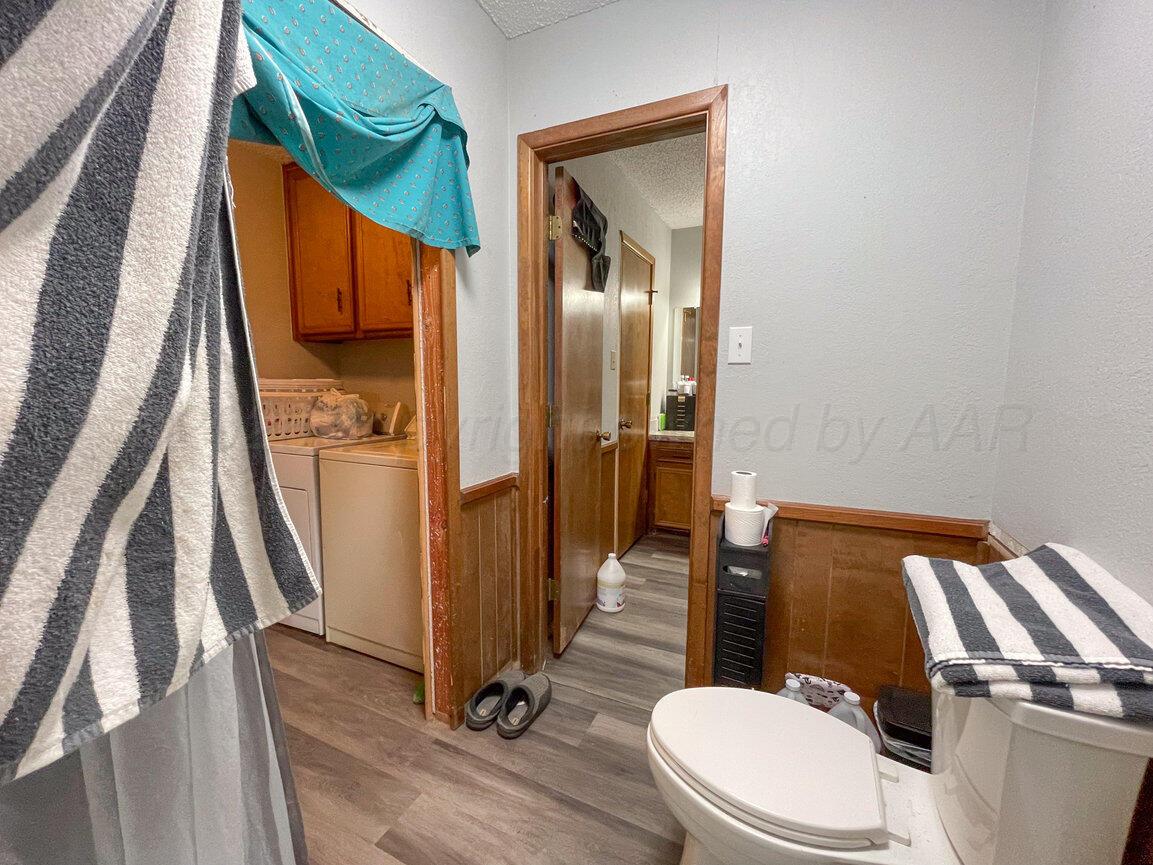 693 County Road 24 Muleshoe, TX 79347 - Photo 27 of 98 Master Bathroom