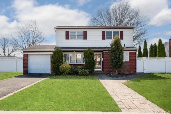 $789,000 | 230 Yoakum Avenue, Farmingdale, NY 11735
