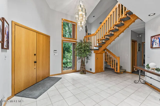 a view of livingroom with furniture