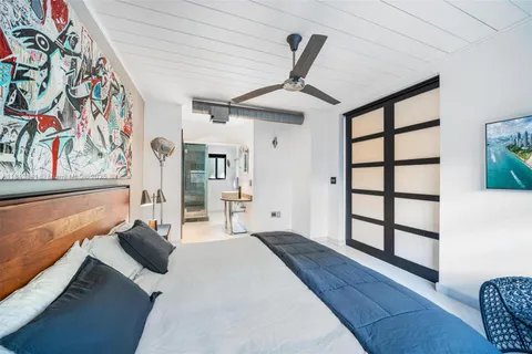 a en suite bathroom with a shower