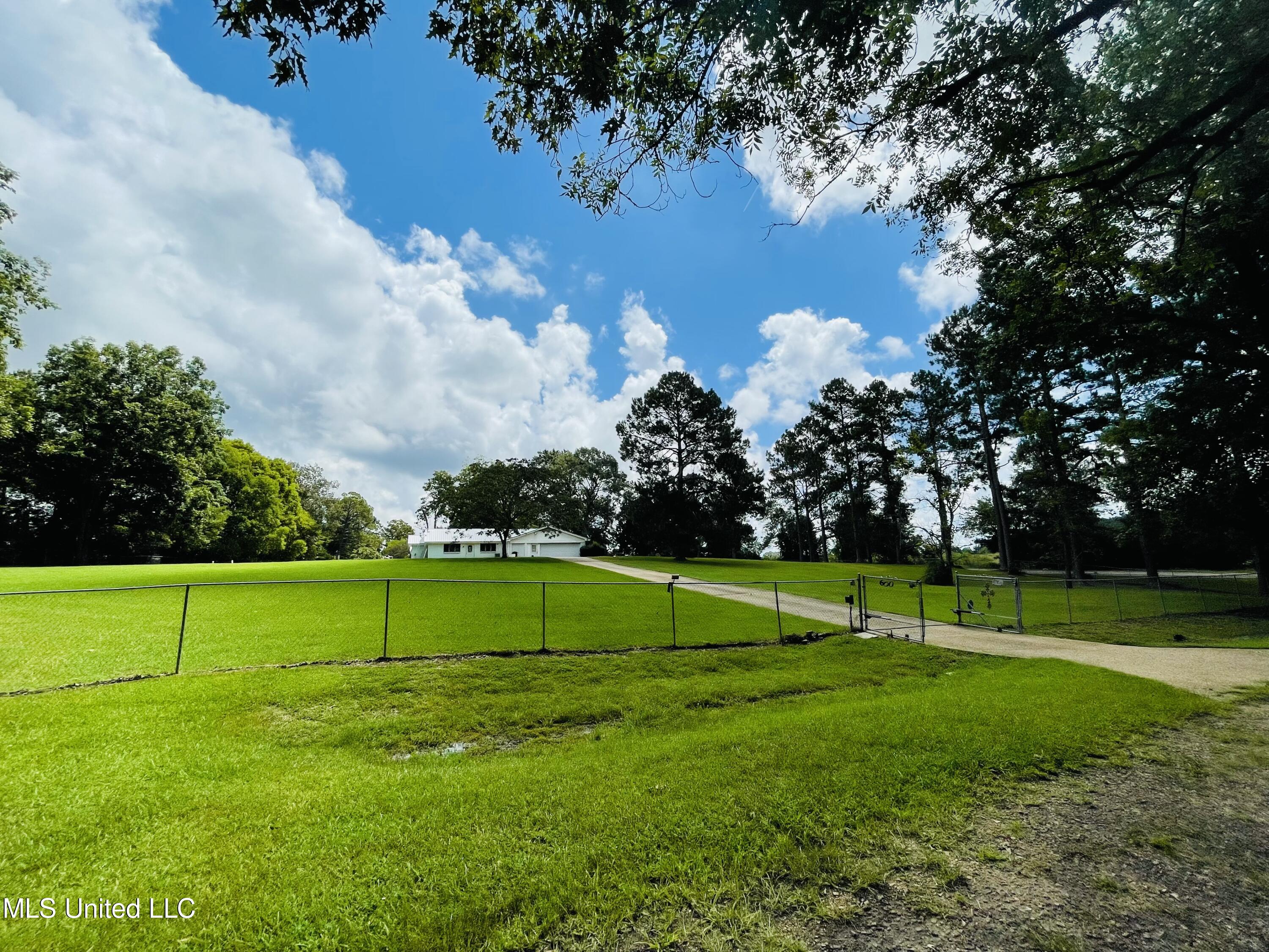 600 Livingston Vernon Road Flora, MS 39071 - Photo 5 of 42 7A3B7B9F-5D9F-4363-BBCB-7810263A151D