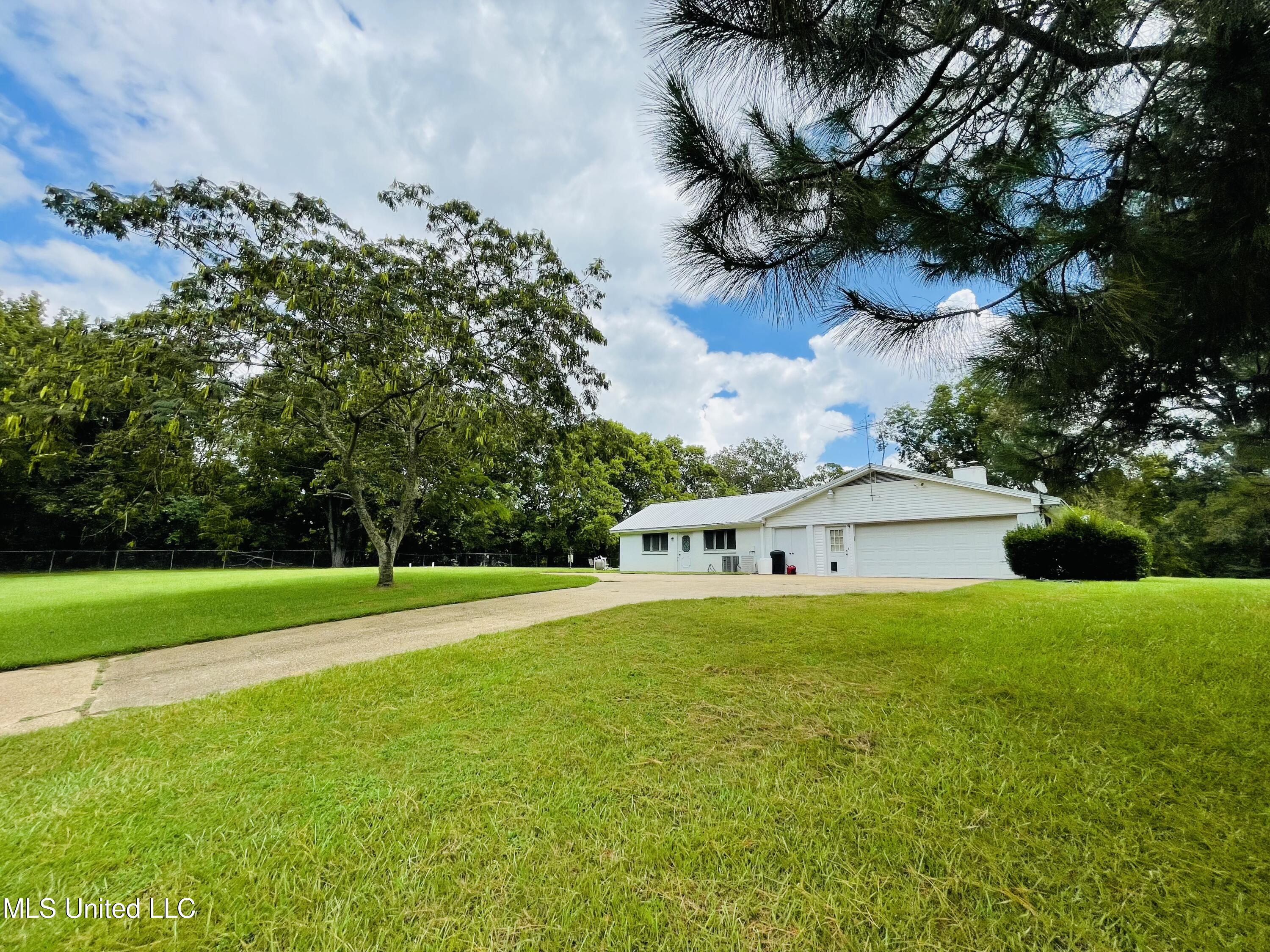 600 Livingston Vernon Road Flora, MS 39071 - Photo 9 of 42 3326CB88-C0C4-4249-9B40-B0DBC87D50C5